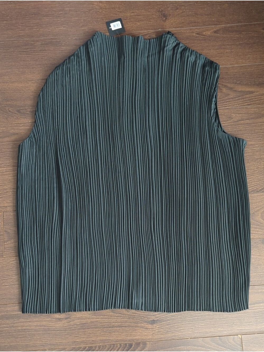 Club Monaco Micro Pleat Top In Olive - Picture 5 of 10